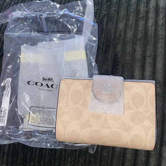 Coach Light Tan Wallet - Picture 1 of 3